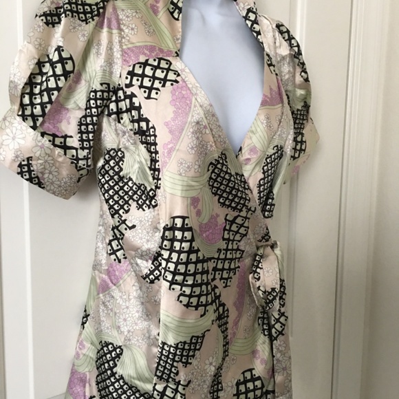 BCBGMaxazaria Women Satin Blouse. Size S - Picture 3 of 6